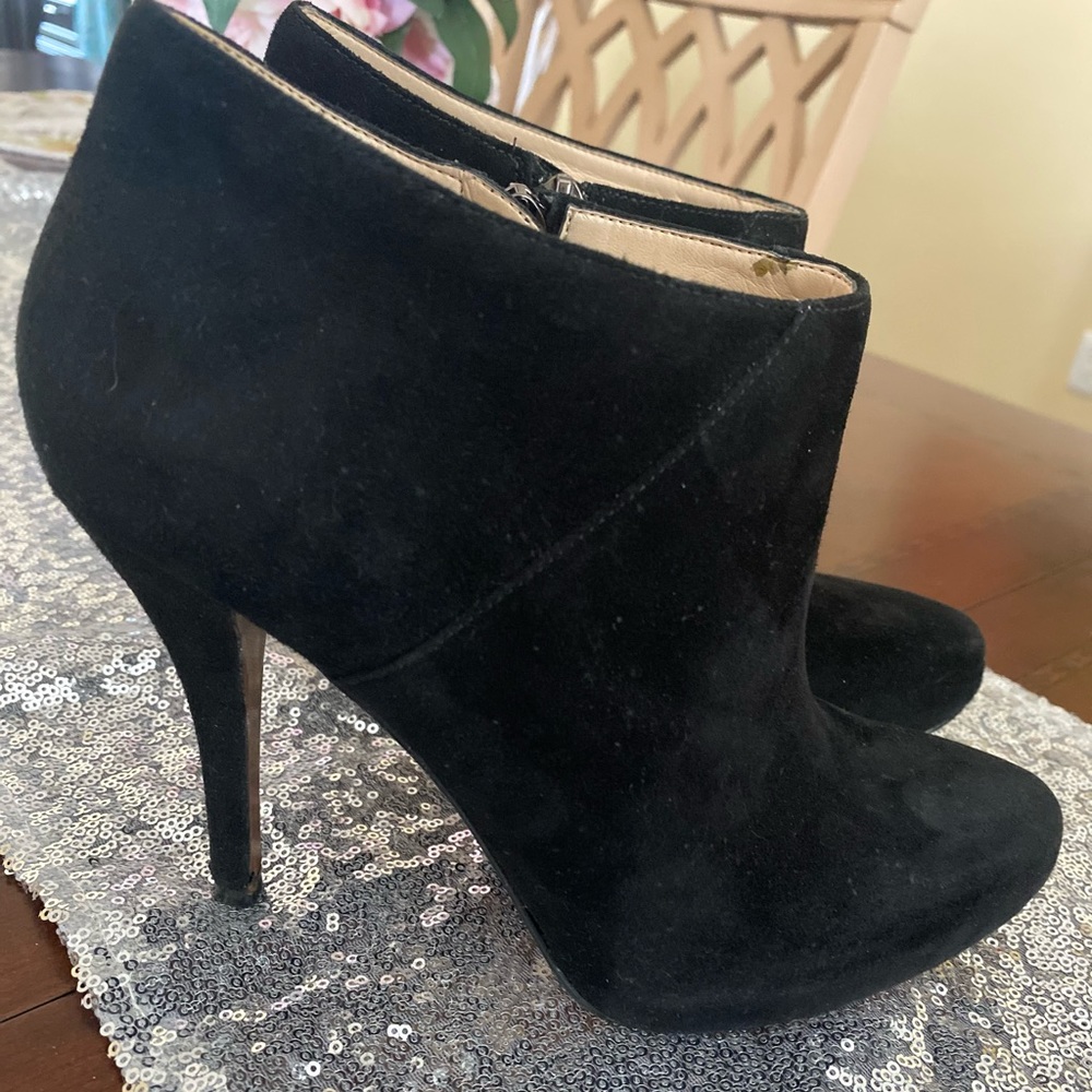 Black Enzo Angiolini suede booties